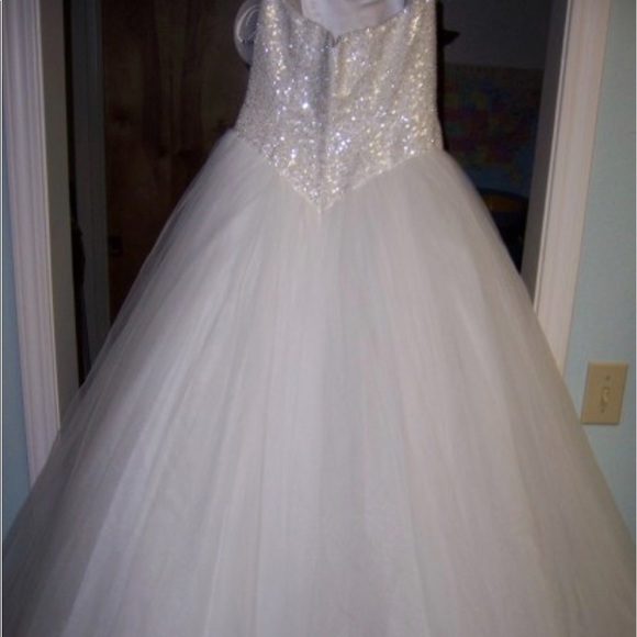 Oleg Cassini “Cinderella” Style Ballgown - Picture 4 of 6